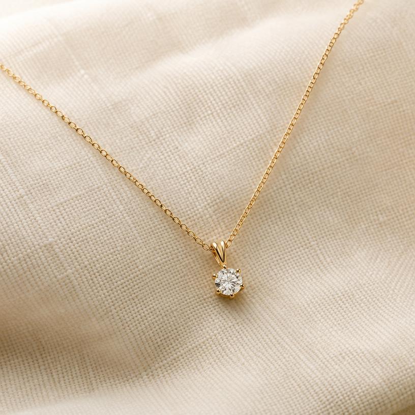 Aevora pendant necklace with diamonds